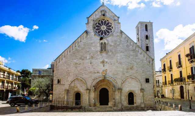 Rosoni "merlettati", leoni e grifoni: è la Cattedrale di Ruvo, capolavoro del romanico pugliese